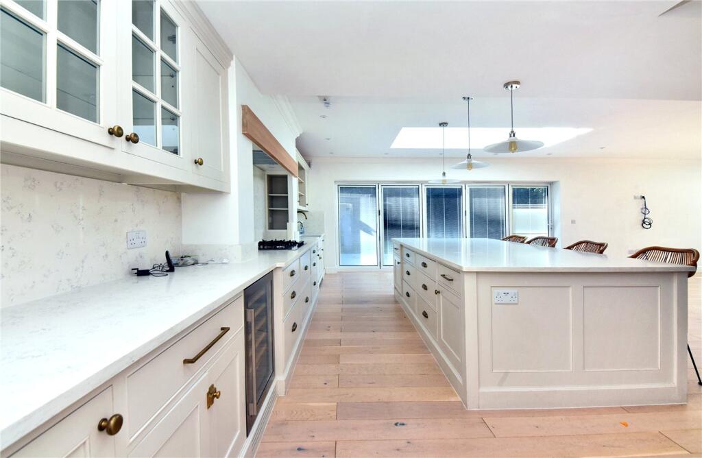 House in Reigate and Banstead, Banstead - View 5