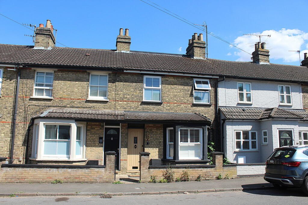 1-bed flat on Hitchin Road, Arlesey, SG15, £160,000