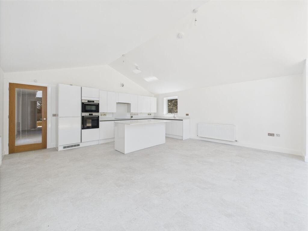 3 Briar Loch Gardens, Lanark, ML11 9BJ photo 4