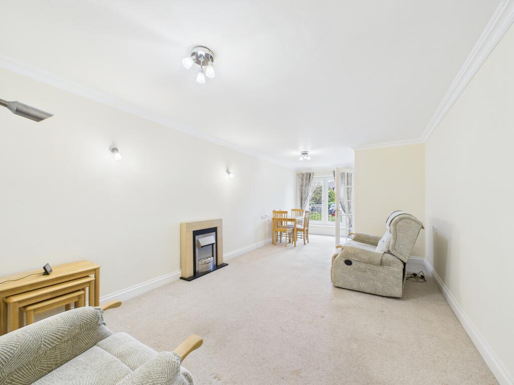 Bath Road, Calcot, Reading, RG31 photo 3