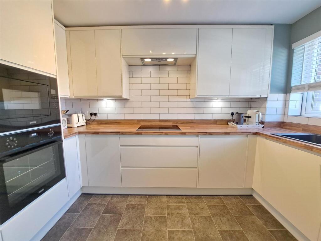 Cygnet Court, Portchester photo 4