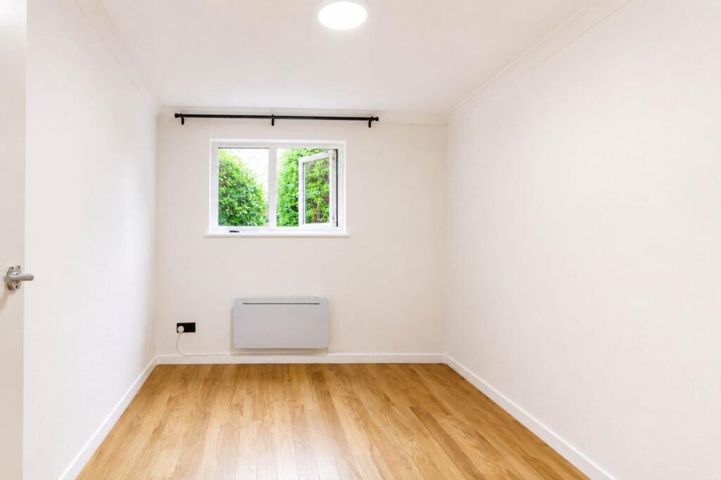 Apartment in Aylesbury, Buckinghamshire - View 6
