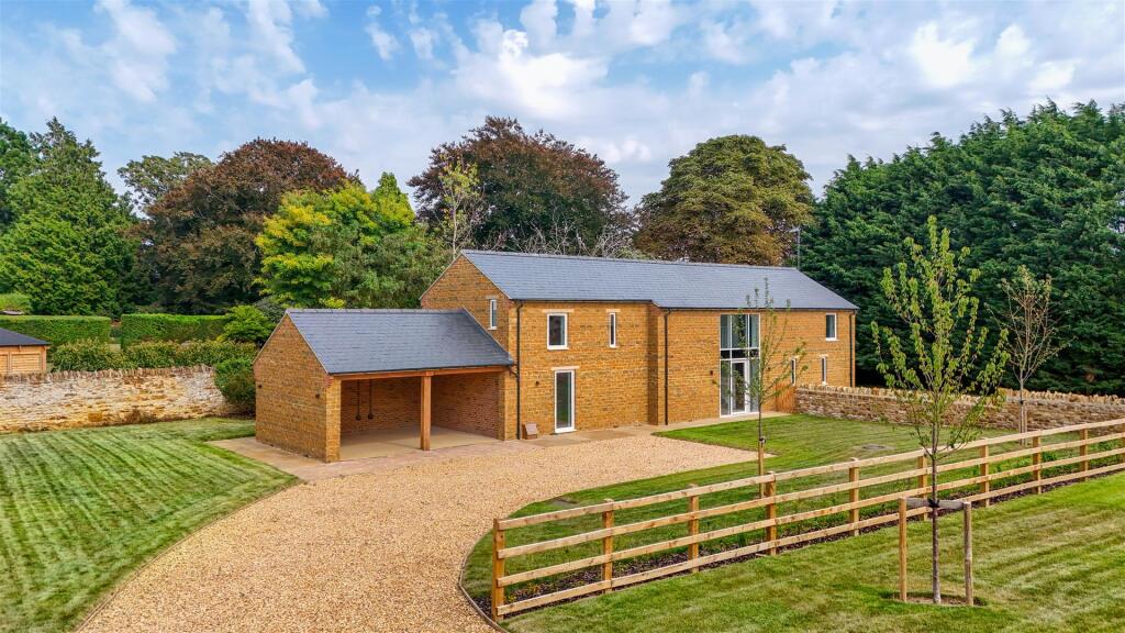 Main image of property: 15A Main Road, Duston, Northampton