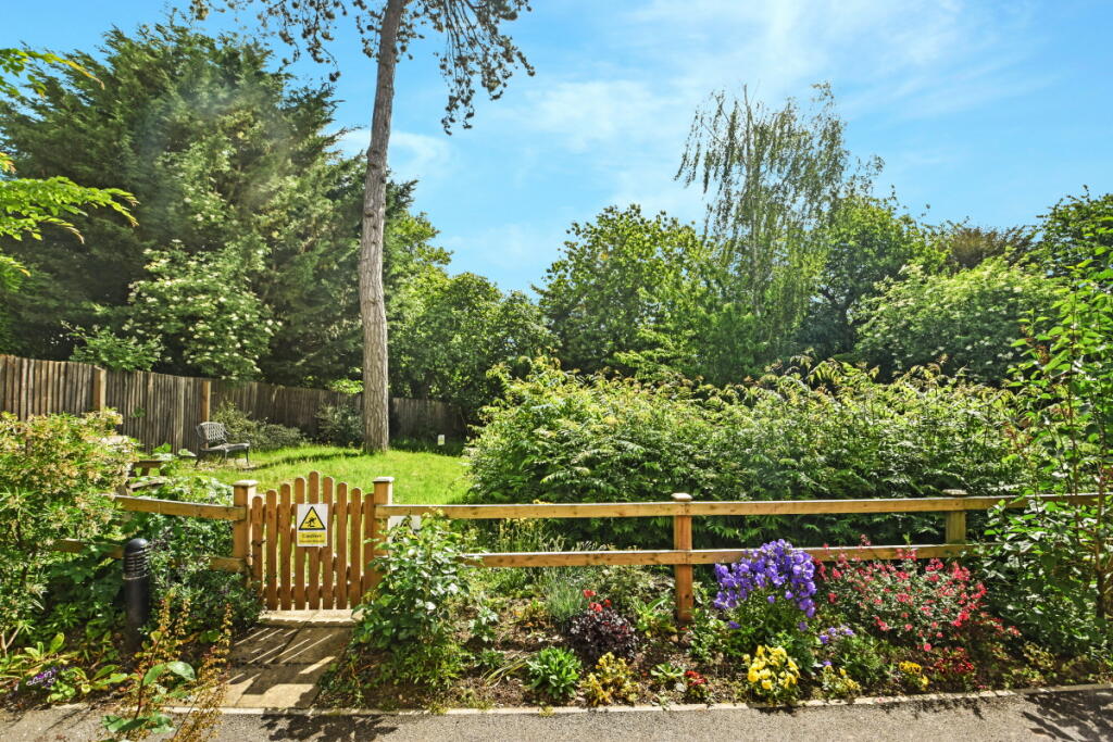 Clarks Court, Cullompton, EX15 photo 2