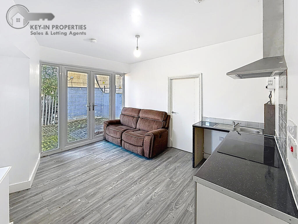 Apartment in Bradford, Shipley - View 3