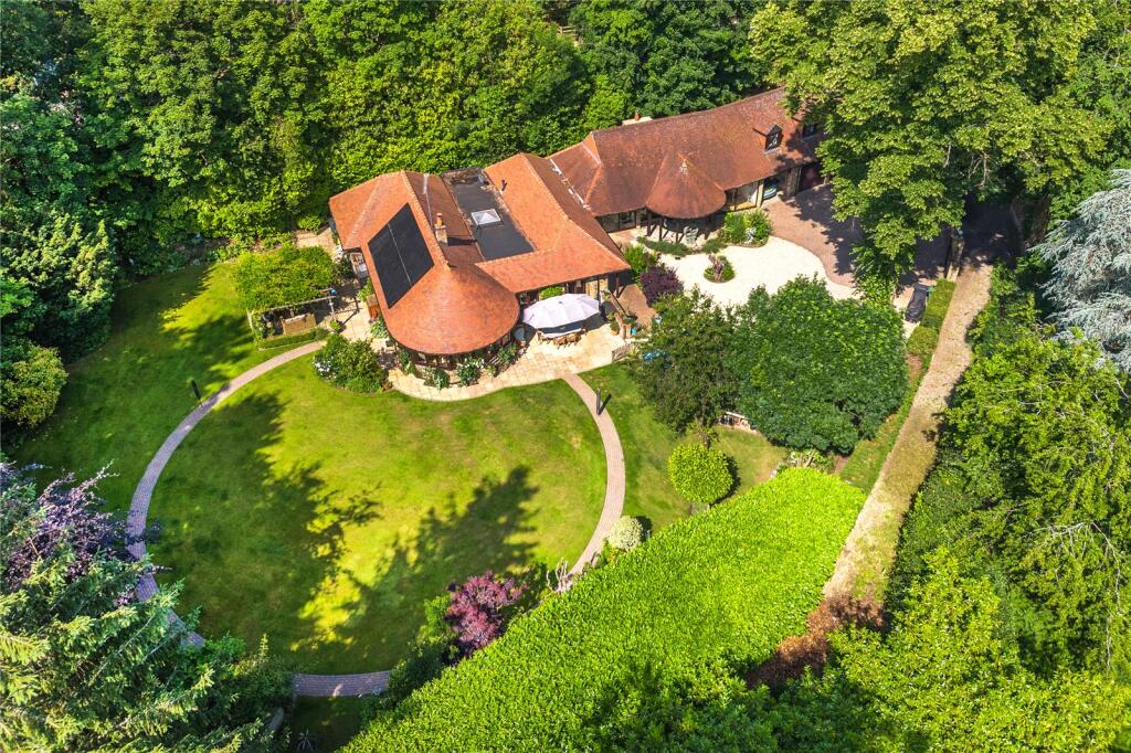 Main image of property: Reading Road, Shiplake, Henley-on-Thames, Oxfordshire, RG9