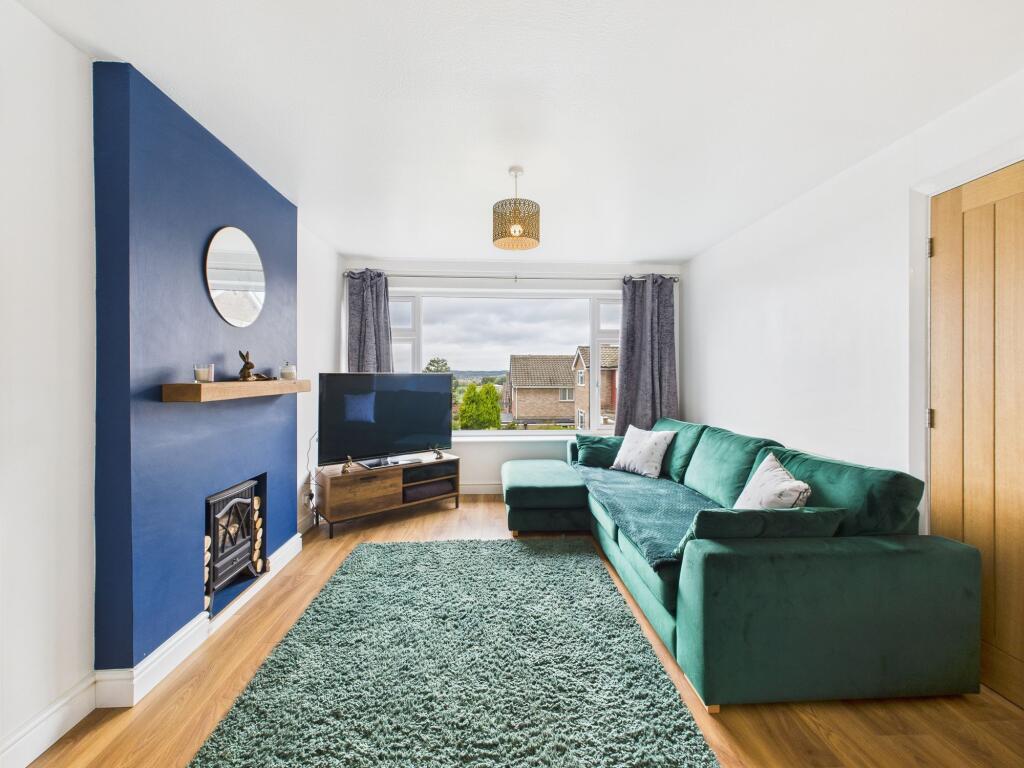 House in Gedling, Nottinghamshire - More