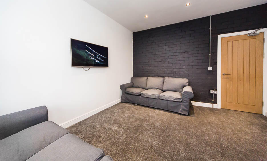 6 bedroom terraced house for rent