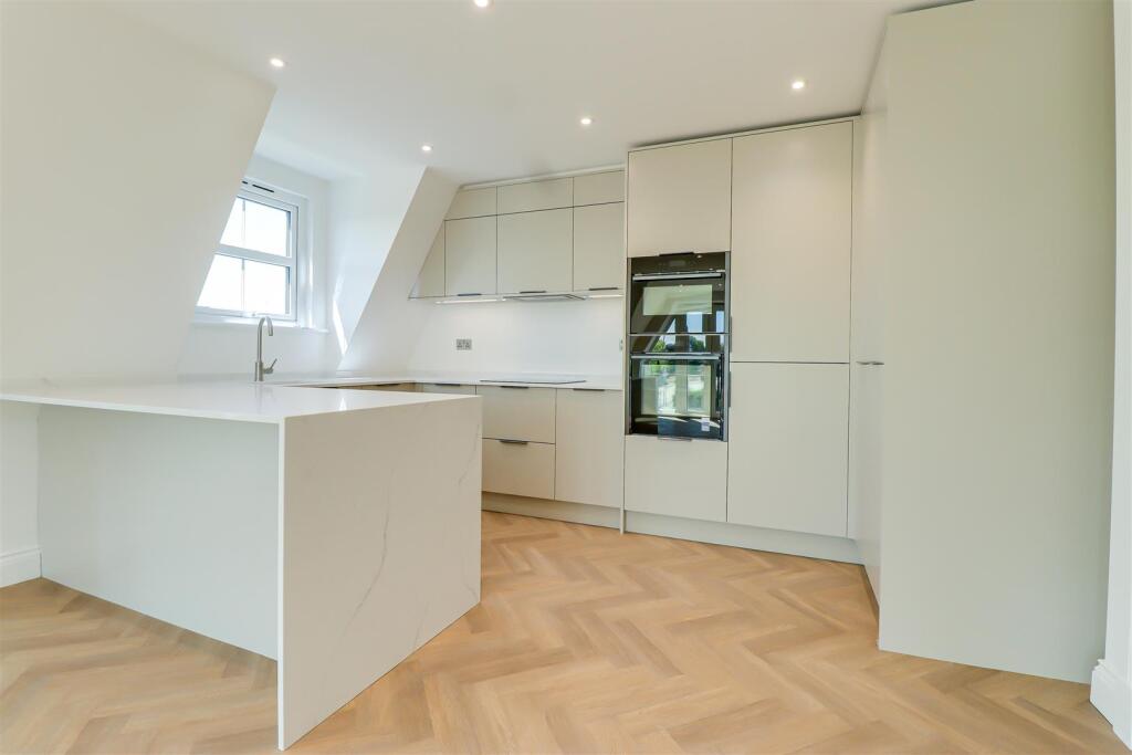 Apartment in Castle Point, Hadleigh - View 4