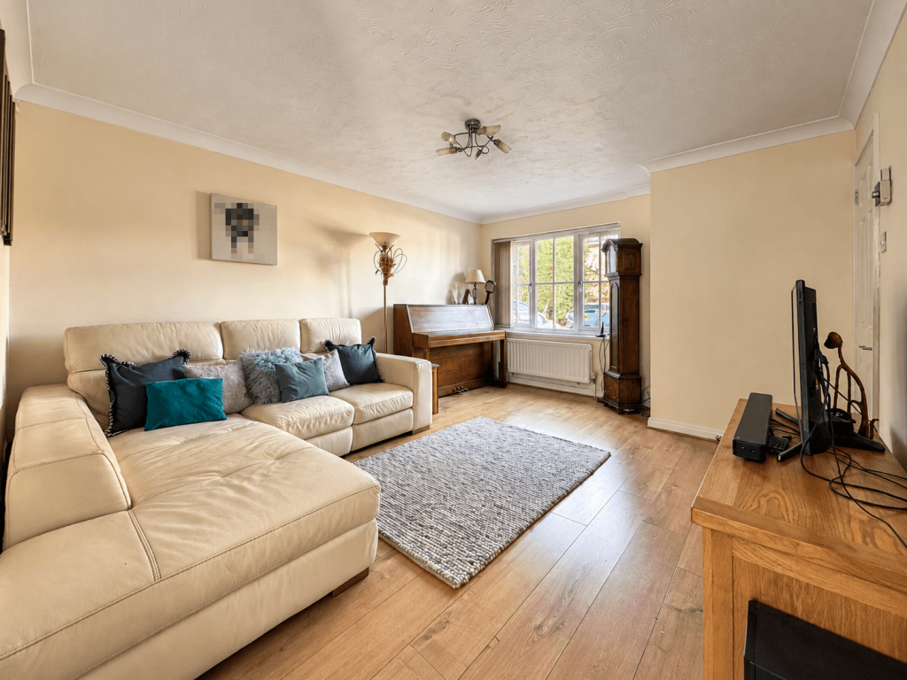 Charlotte Close, St. Albans photo 5