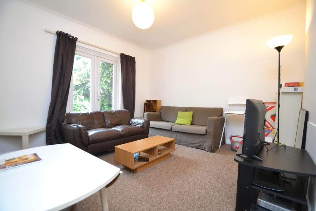House in London, Mercator Estate, Hither Green - View 5