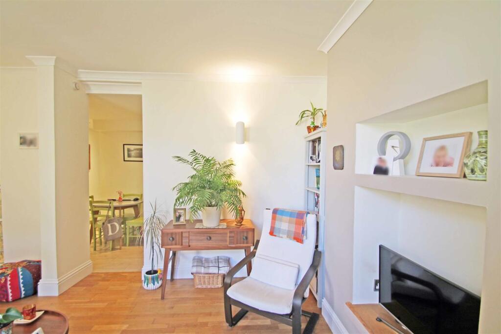 Lansdowne Street, Hove photo 4
