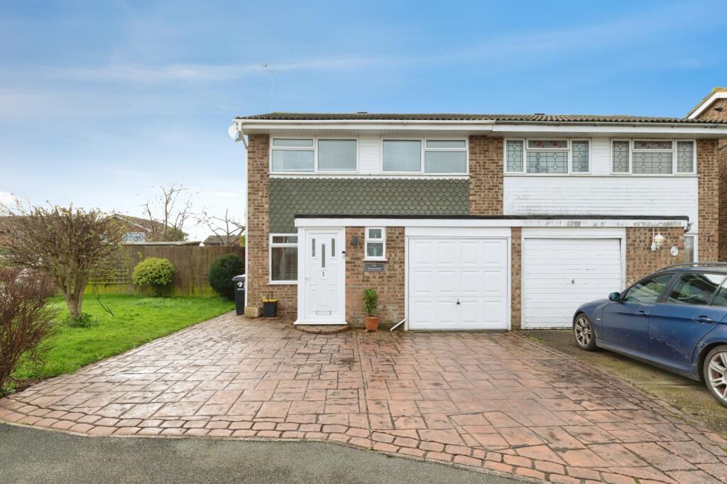 Main image of property: Estuary Gardens, Great Wakering, Southend-on-Sea, Essex, SS3