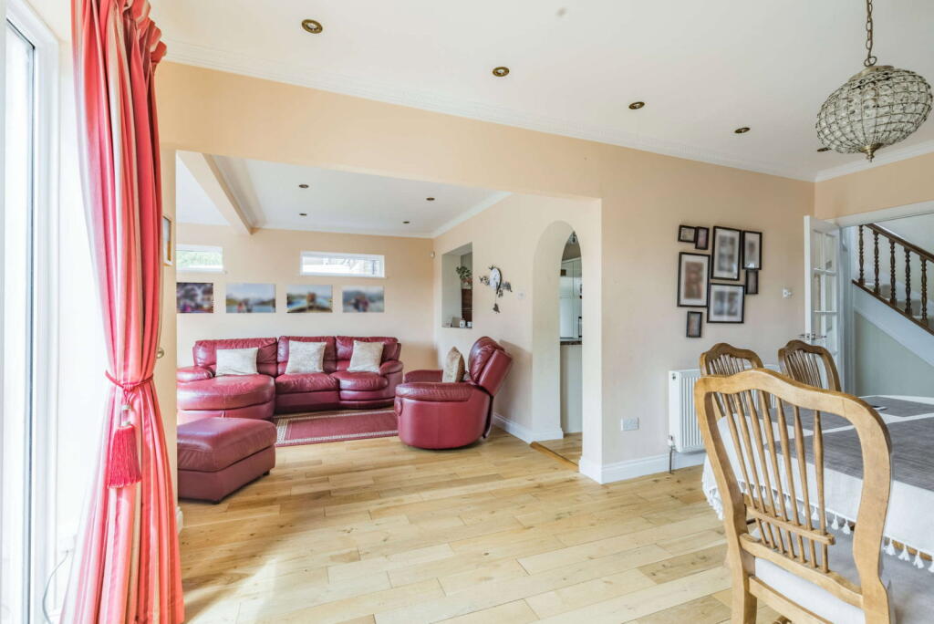 Norman Crescent, Pinner, HA5 photo 4