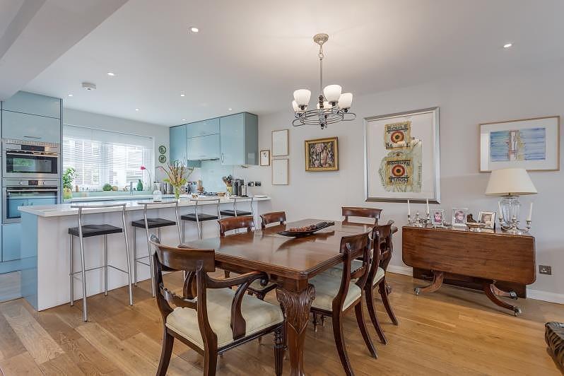 House in London - View 2