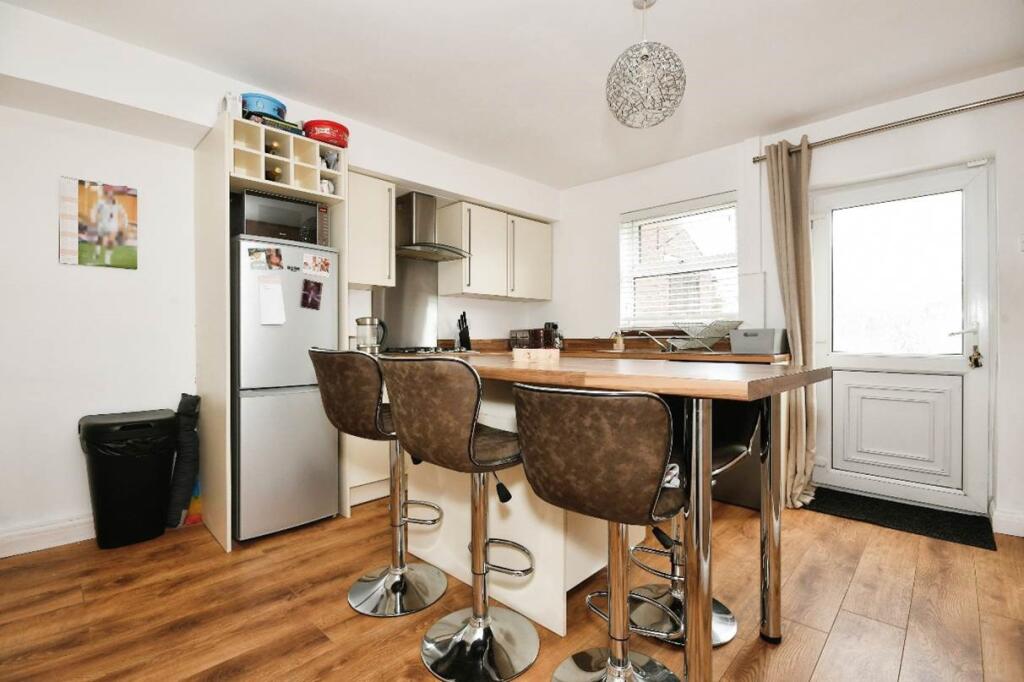 House in Chesterfield, Derbyshire - View 4