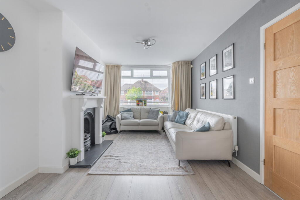 House in Solihull, Haslucks Green - View 2
