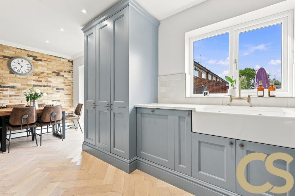 House in Broxbourne - More