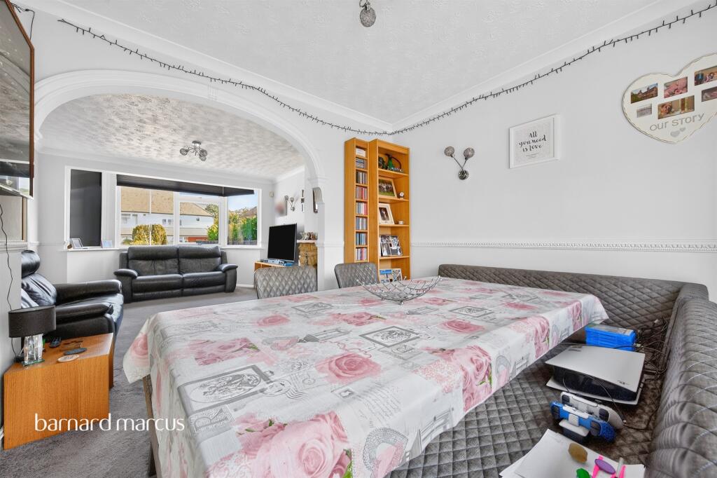 House in London, Royal Borough of Kingston upon Thames - View 3