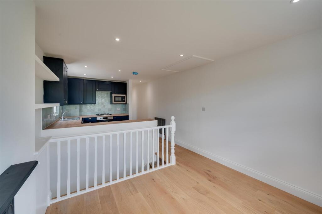2 bedroom maisonette for rent