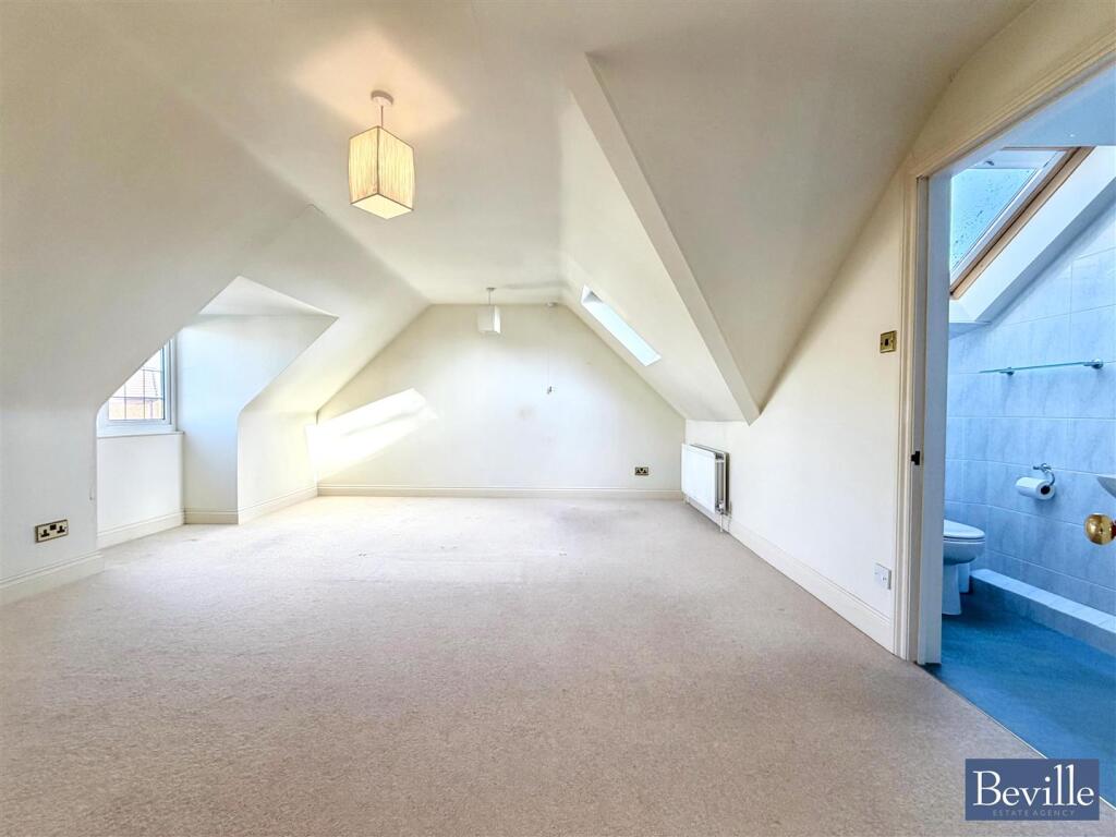 Grove Road, Sonning Common - View 6