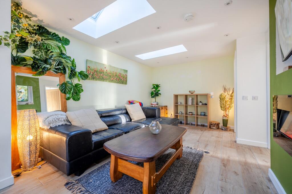 House in Farnham, Heath End - View 2