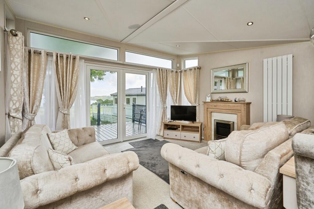 Thorness Lane, Cowes, Isle of Wight, PO31 photo 4