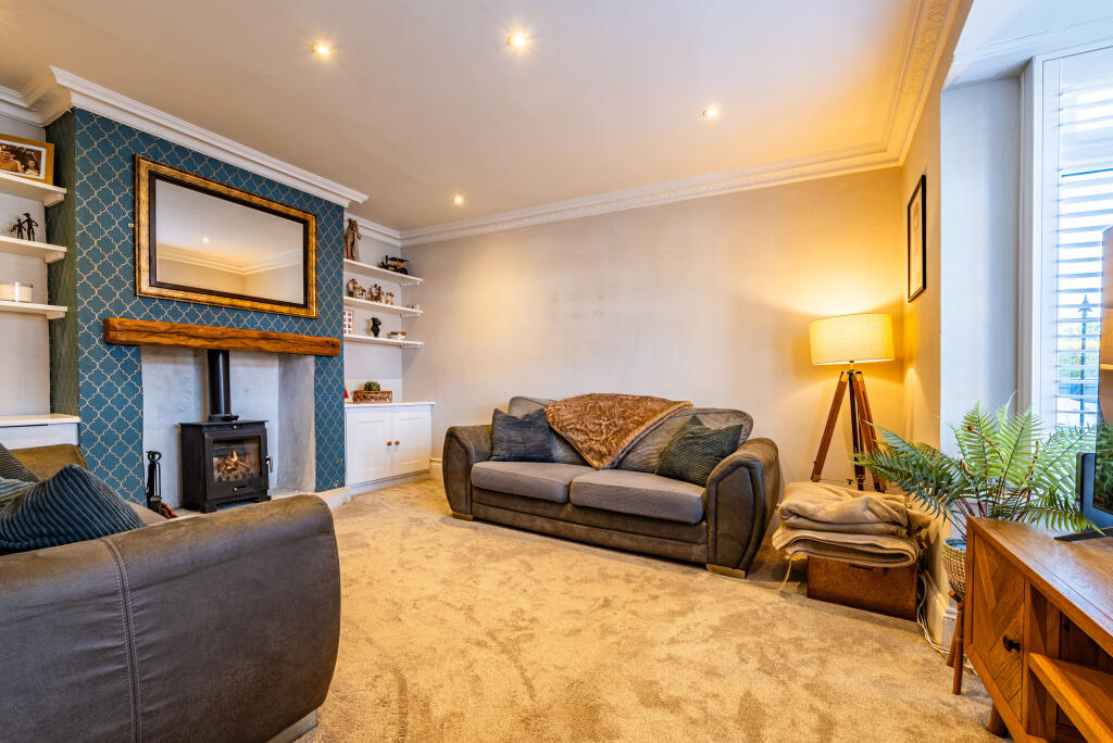 House in South Kesteven, Cherry Orchard, Grantham - More