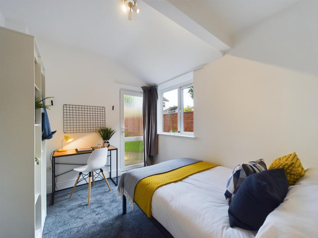 House in Lincoln, New Boultham - More