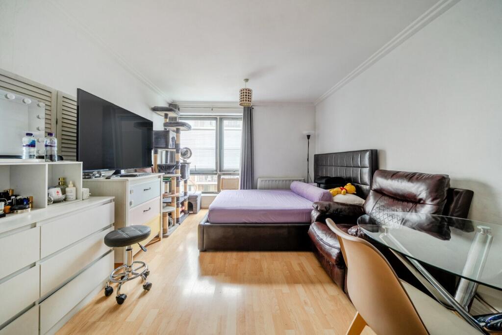 Apartment in London - View 5