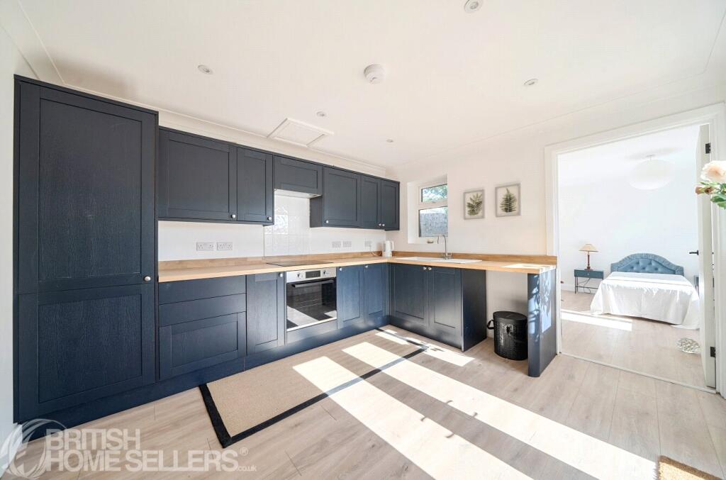 Summerfield Road, West Wittering, Chichester, West Sussex, PO20 photo 4