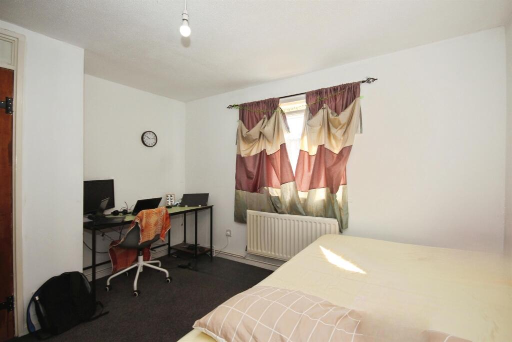 Apartment in Coventry - More
