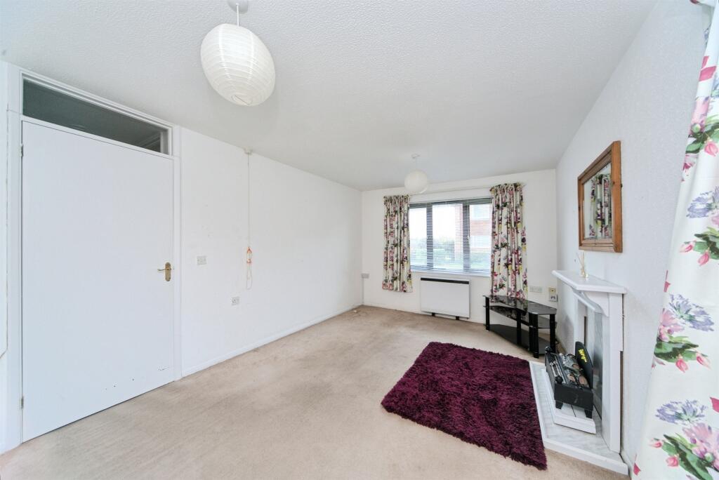 Swanley Close, Eastbourne photo 3