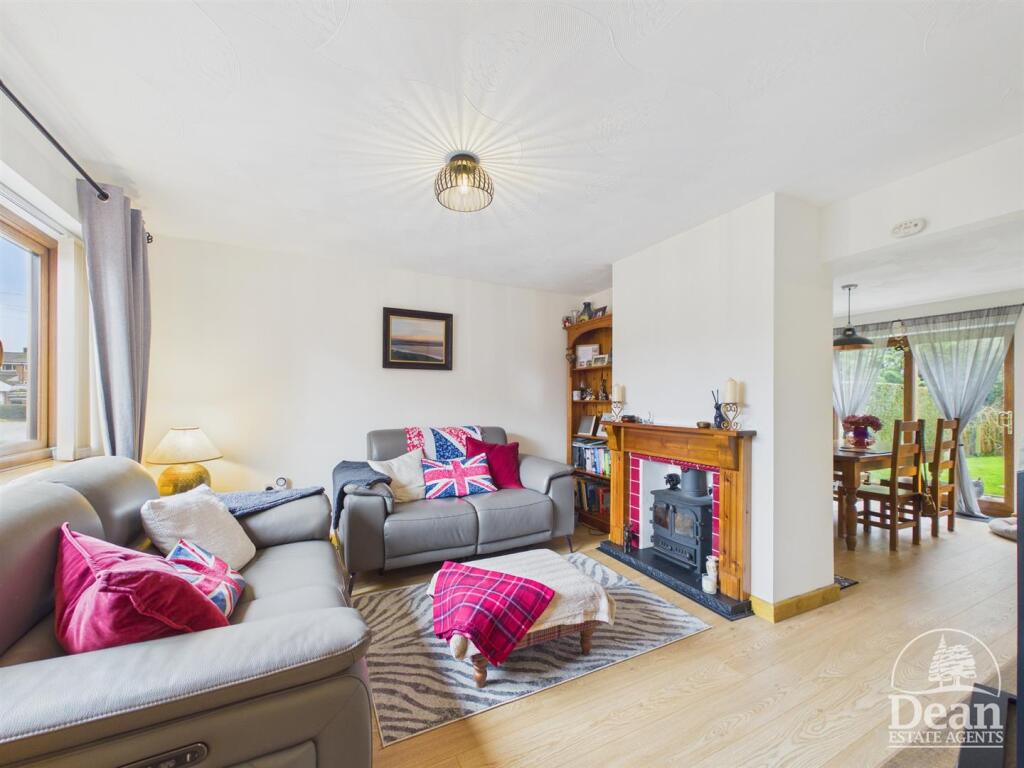 Lakeside Avenue, Lydney photo 3