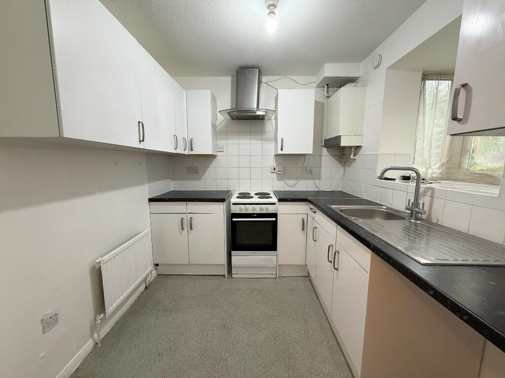 Overton Drive, Romford, London, RM6 photo 2