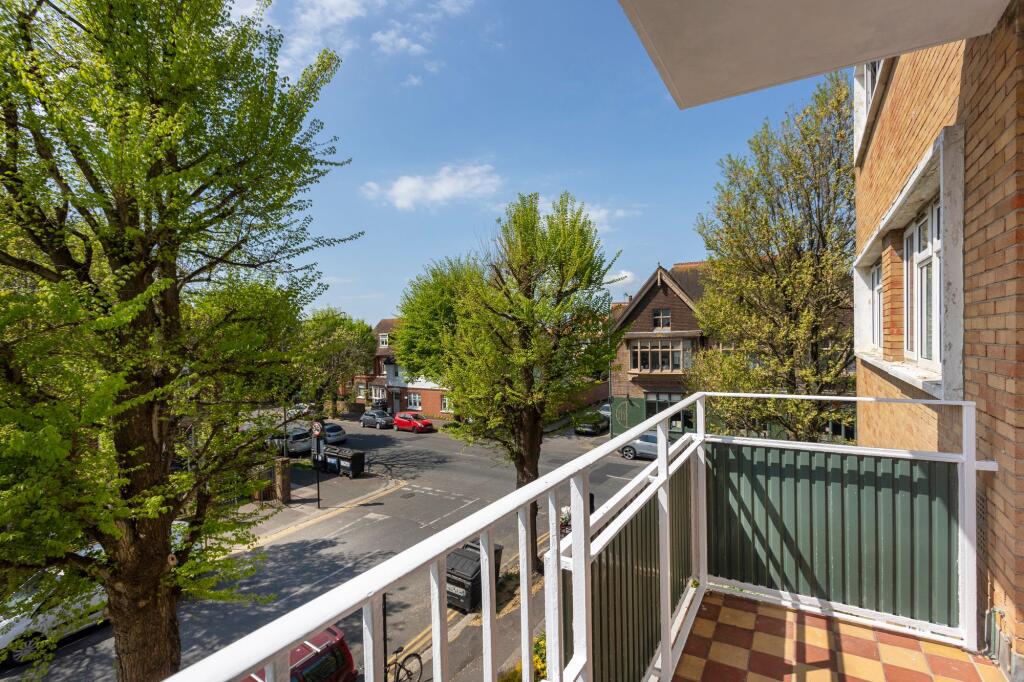 Apartment in Hove, Brighton and Hove - View 3