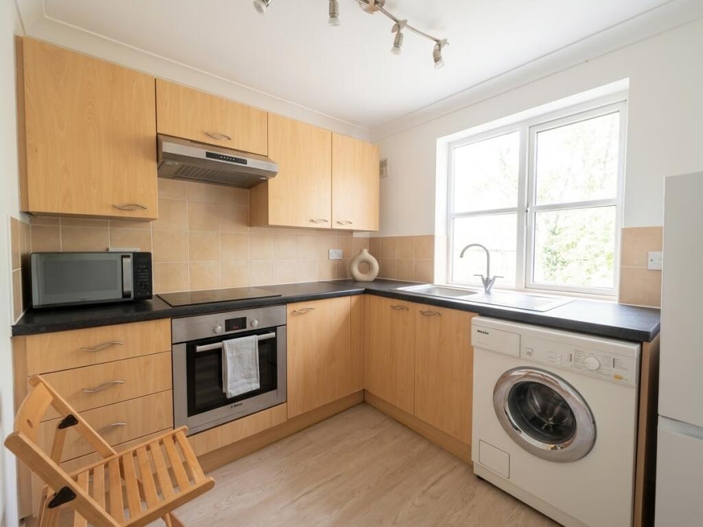 Apartment in Southampton - View 3