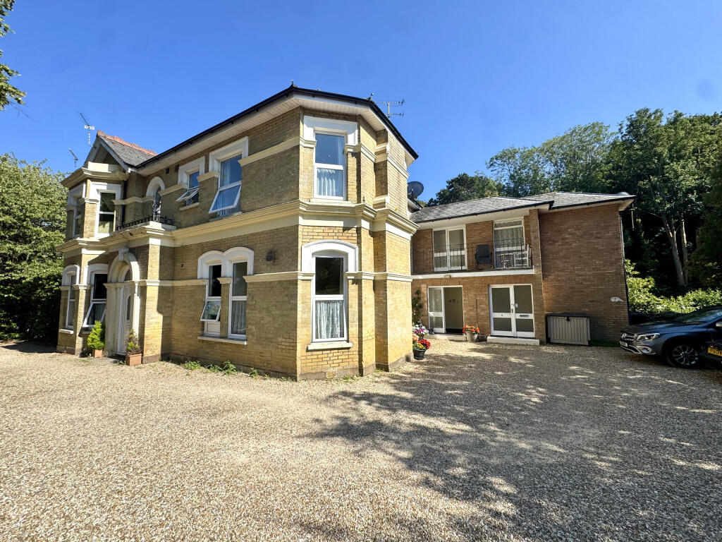 Main image of property: Flat 8, Woodlands House, 28 Victoria Avenue, Shanklin, Isle Of Wight