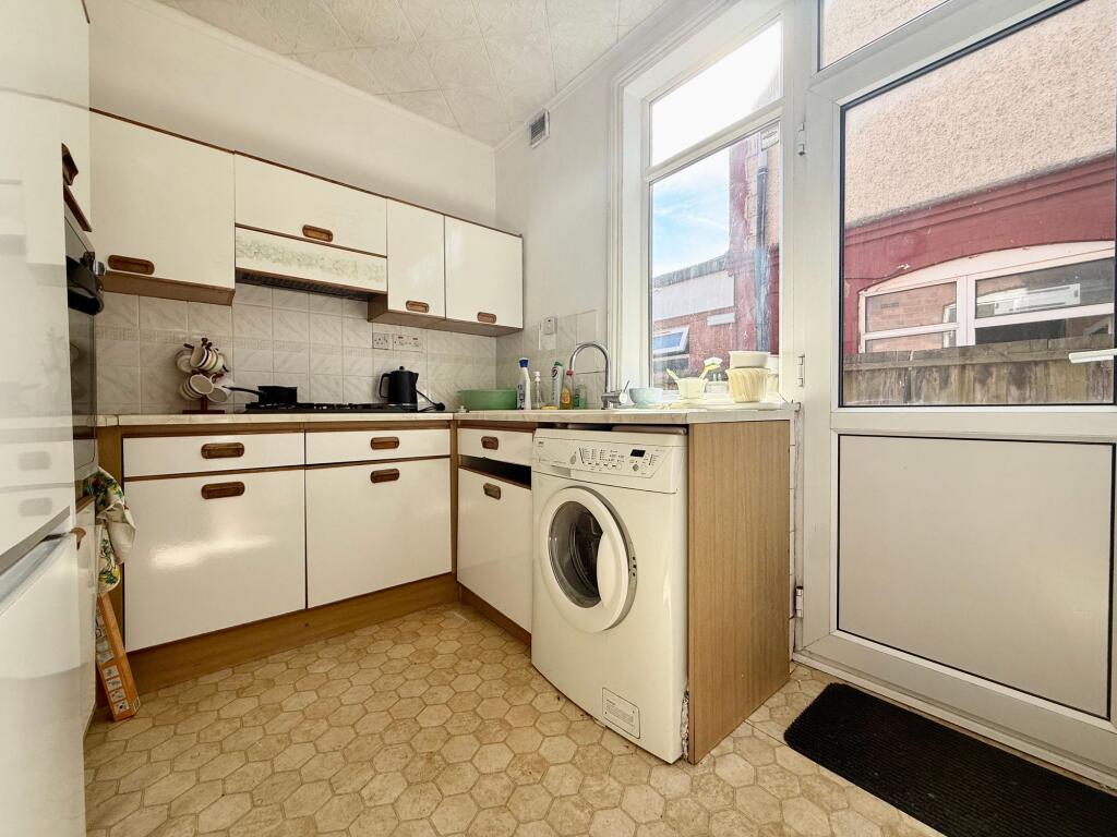 House in Luton, Biscot - View 4