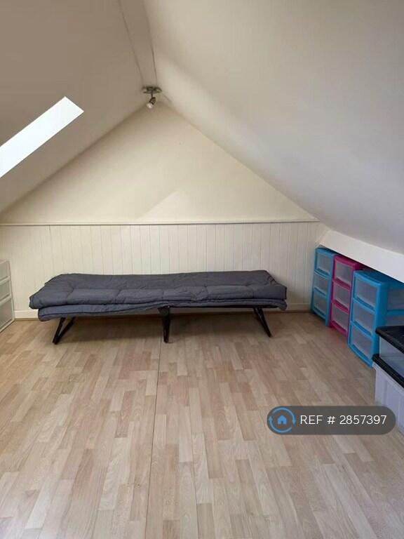 3 bedroom end of terrace house for rent