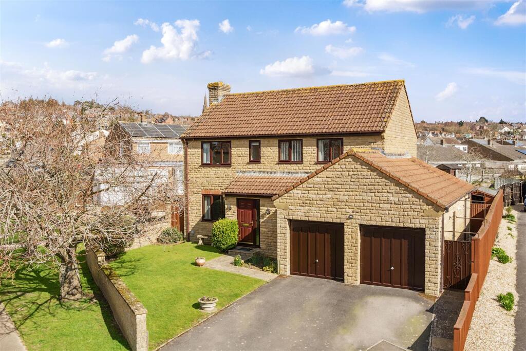 4-bed detached on Greendale, Ilminster, £525,000
