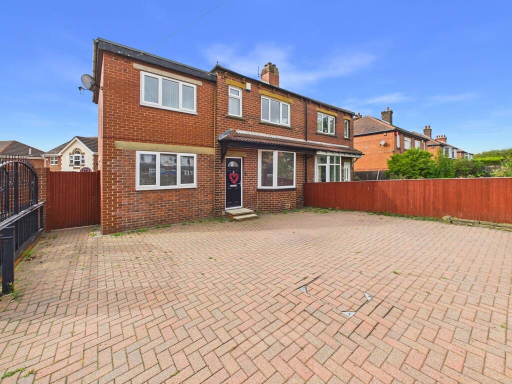 Main image of property: Bradford Road, Tingley, Wakefield, West Yorkshire, WF3