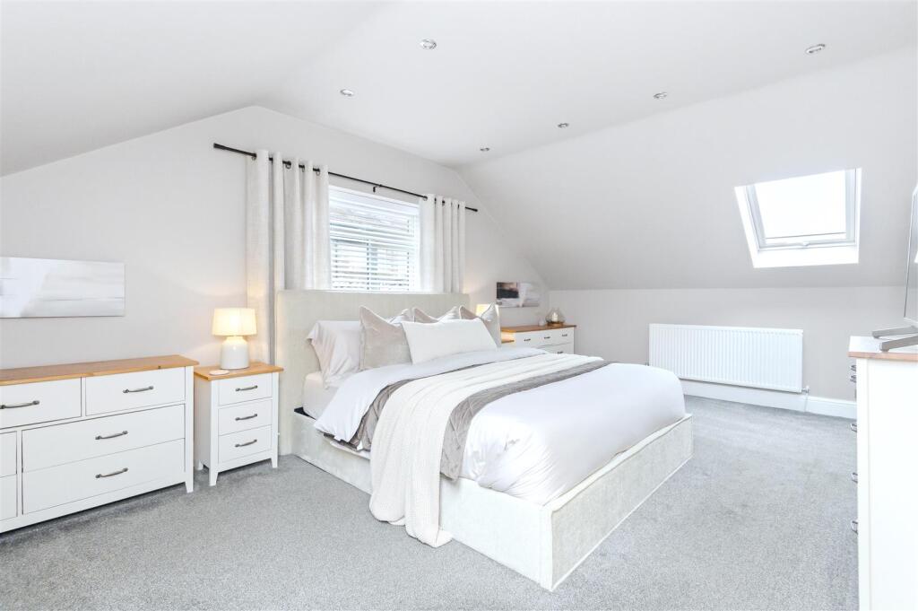 House in Halifax - View 5