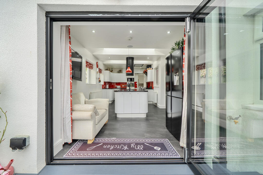 Greystones Close, Leeds, LS25 photo 4