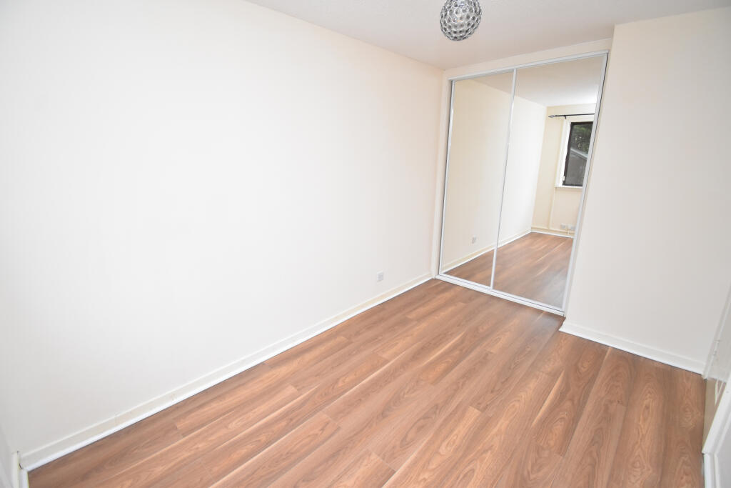 Apartment in Paisley, Castle Gait, Castlehead - More