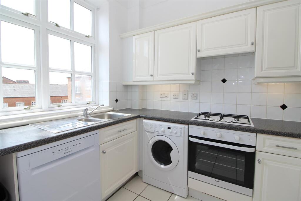 Apartment in St Albans - View 3