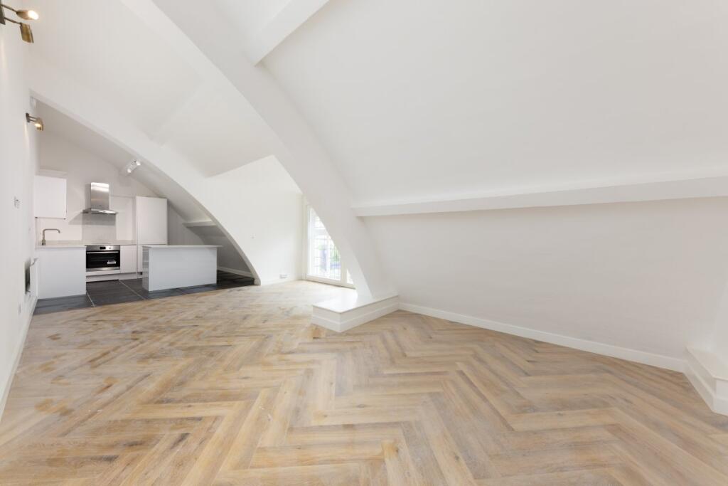 Main image of property: 47 Clapham High Street, Sw4