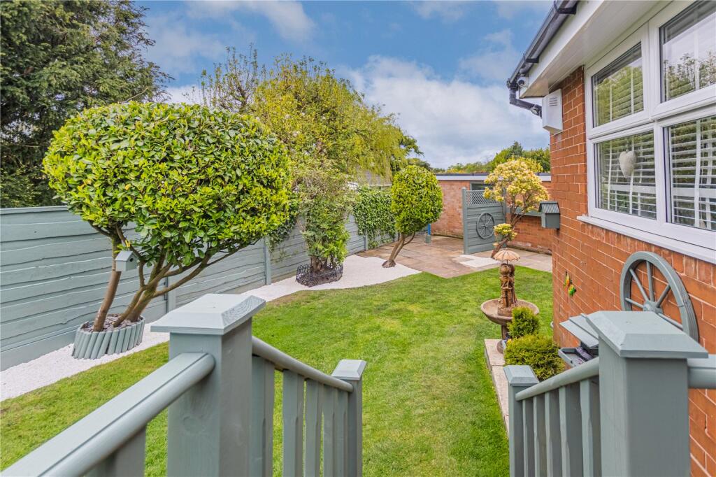 Hinton Close, Bamford, Rochdale, OL11 photo 4