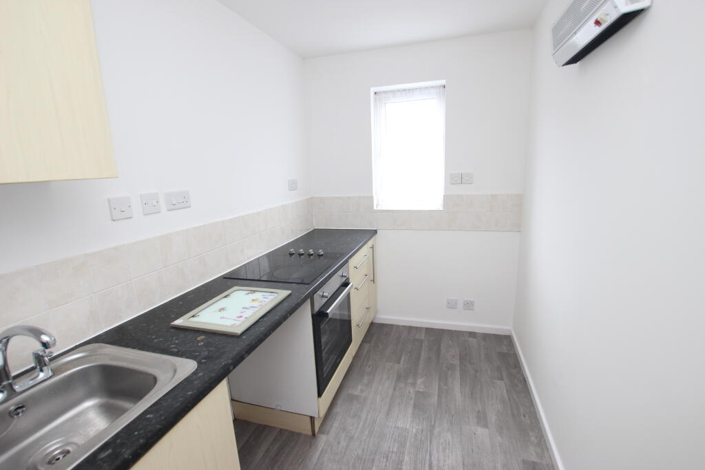 Apartment in Houghton Regis, Central Bedfordshire - More