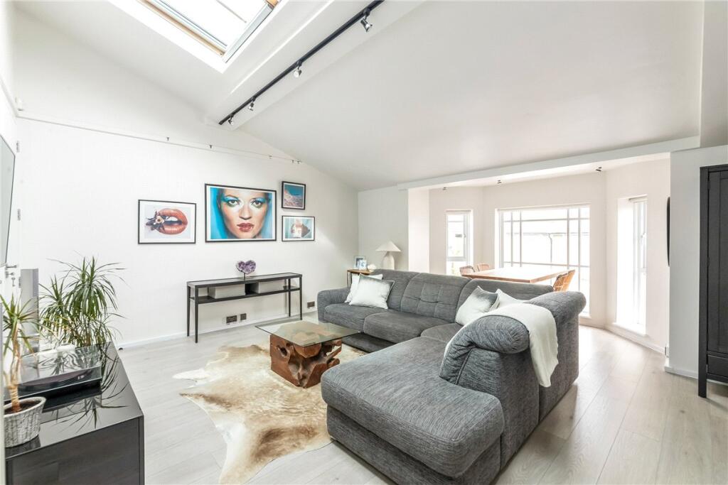 Apartment in London - More
